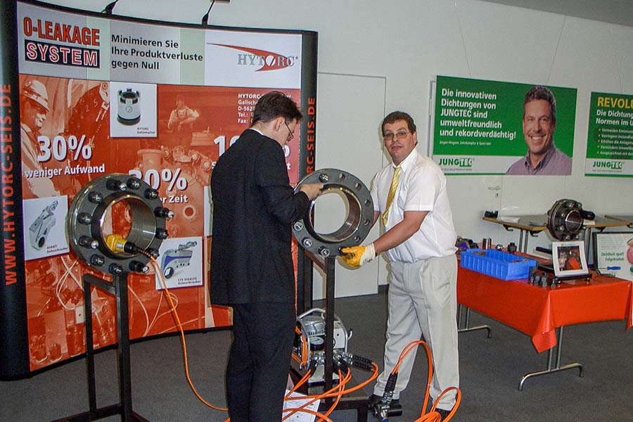 40 Jahre HYTORC 21 HYTORC Deutschland hytorc schraubtechnik 40 galerie buehne 08 HYTORC Deutschland